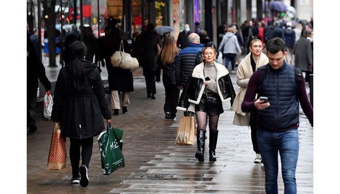 Britain’s pandemic modellers say future big waves of COVID are possible