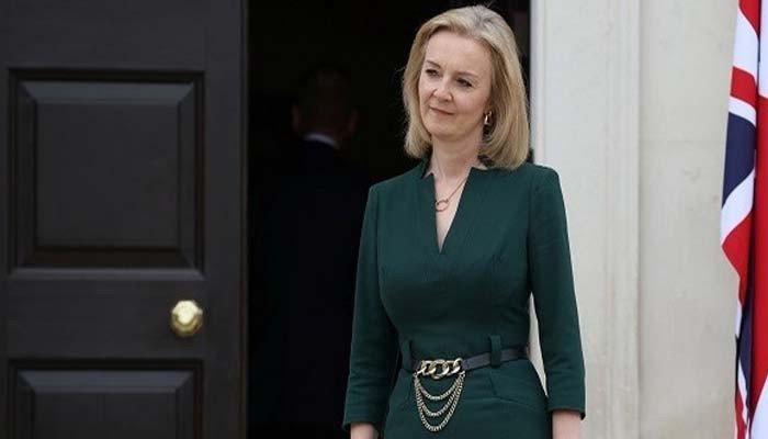 British Foreign Secretary in Russia with warning