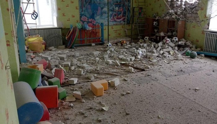 Shelling breaks out in eastern Ukraine as forces move between western and Moscow