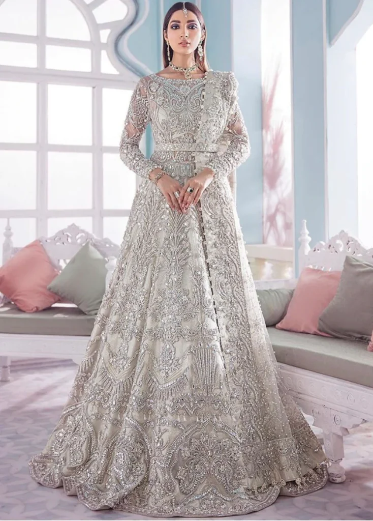 What is the average price of a Pakistani wedding dress UK?