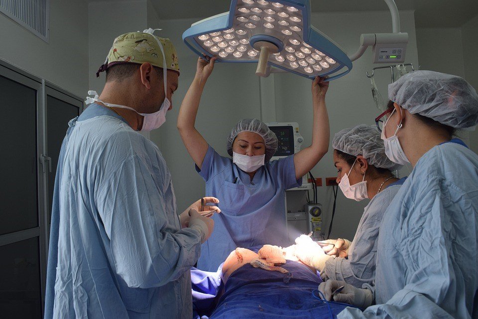 10 Tips to Ensure a Safe Cosmetic Procedure