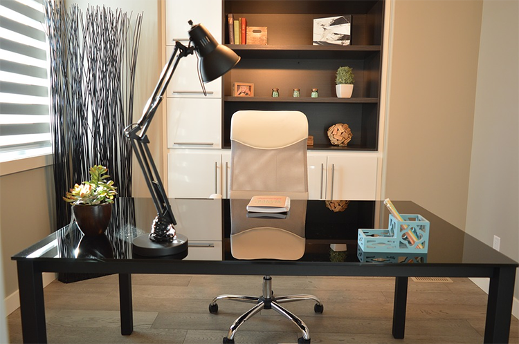 Why is it important to choose comfortable office furniture?