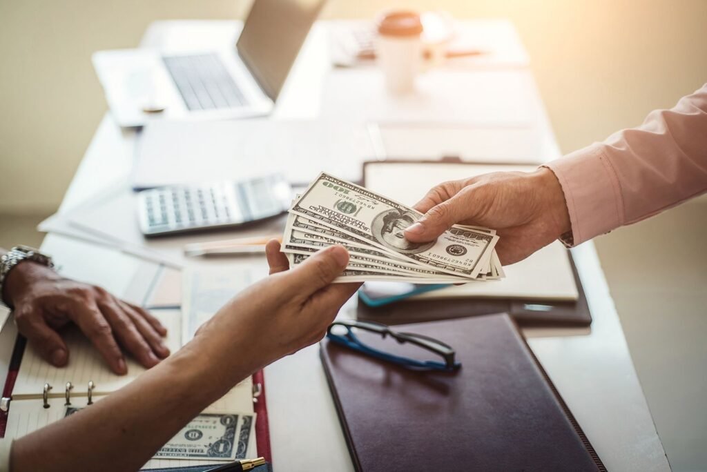 What Are The Benefits Of Borrowing Money Online?