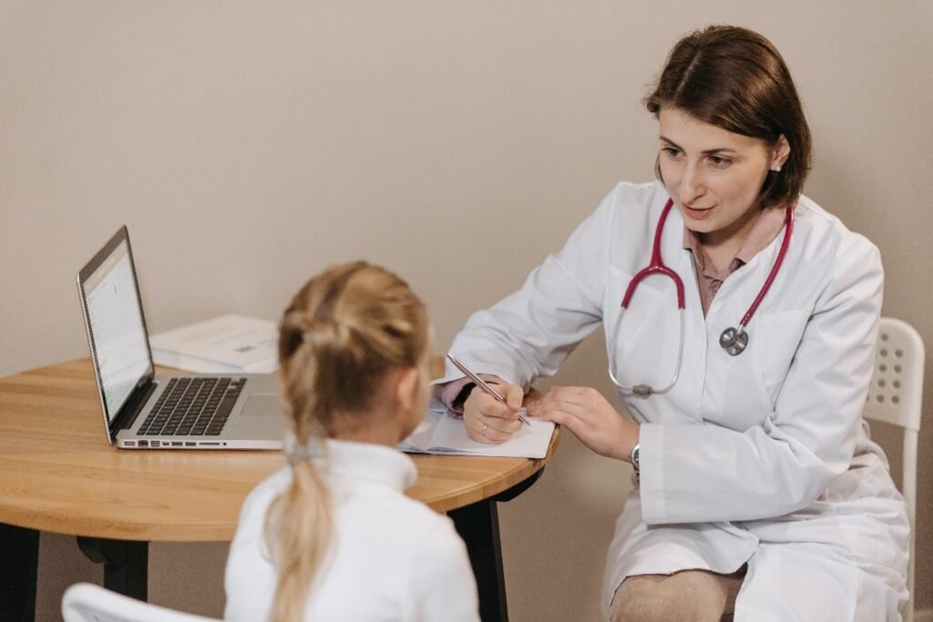 Social Workers in Healthcare: Duties and Responsibilities