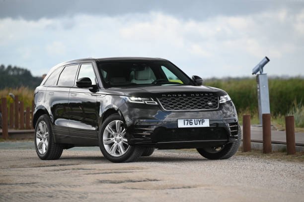 Explore the Luxury of Range Rover car Rental in Dubai